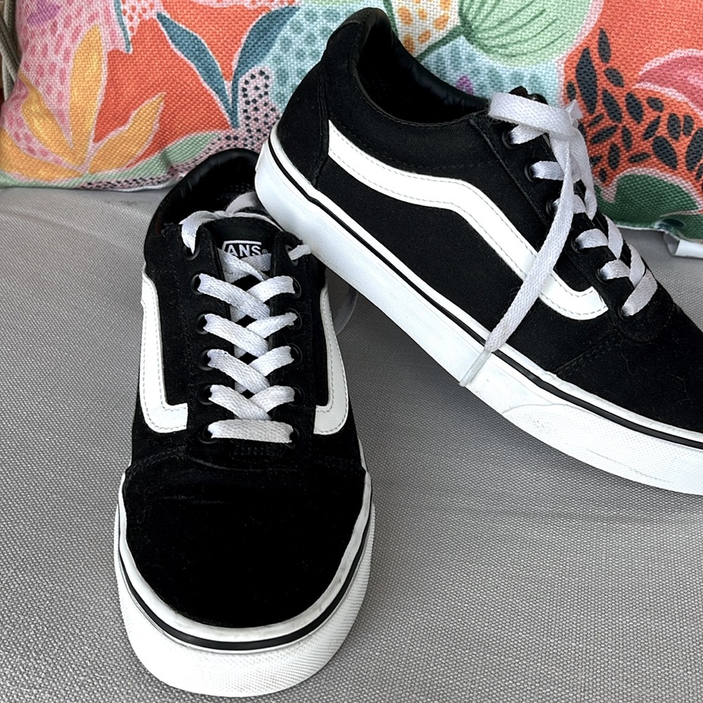 Vans size 8 women’s Classic Black and White Sneakers - Picture 6 of 6